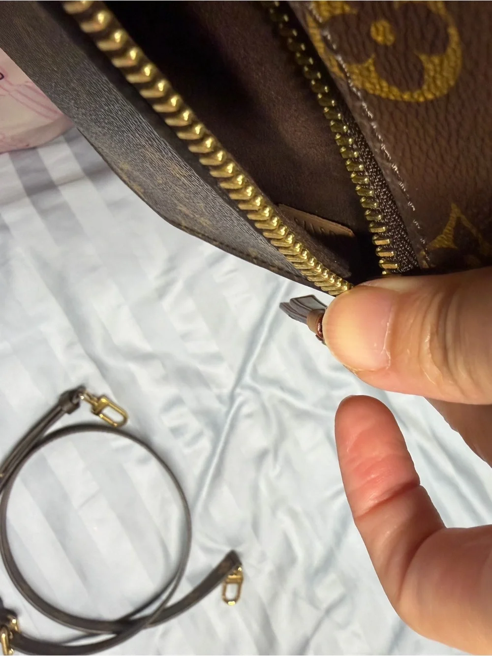 Louis Vuitton Metis pochette monogram canvas shoulder bag